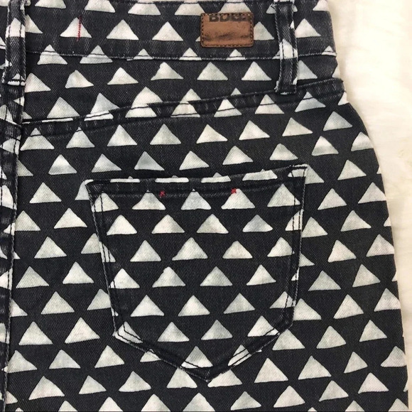 🍁 BDG High Waist Cutoff Triangle Geometric Shorts - Picture 7 of 8